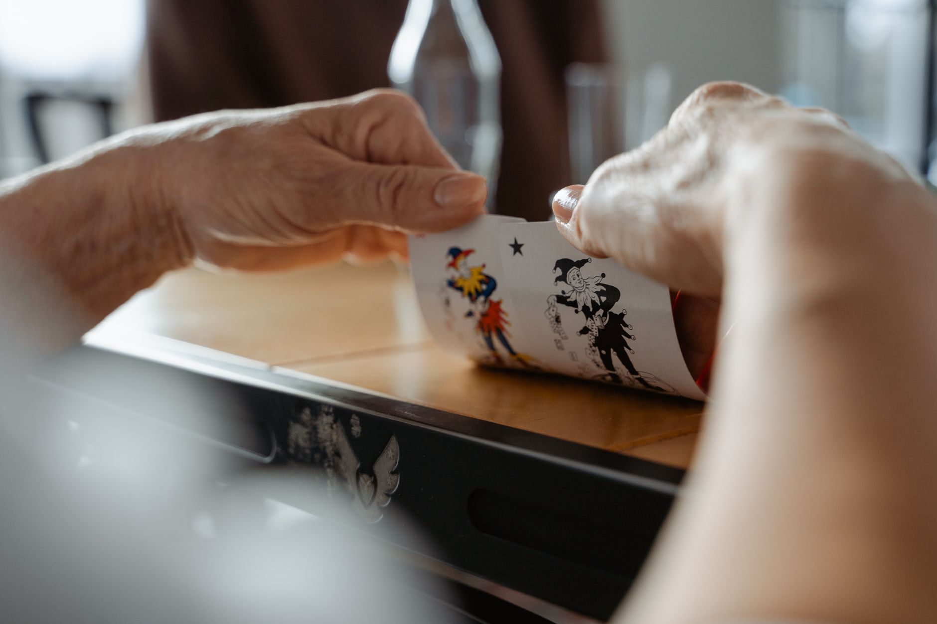 德州扑克俱乐部新手体验全攻略:从选场到上桌的四个关键步骤(实战示例)